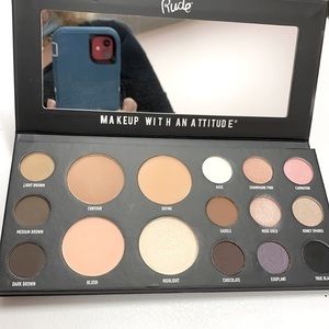 Beautiful Makeup Pallet 3 in 1 Pallet